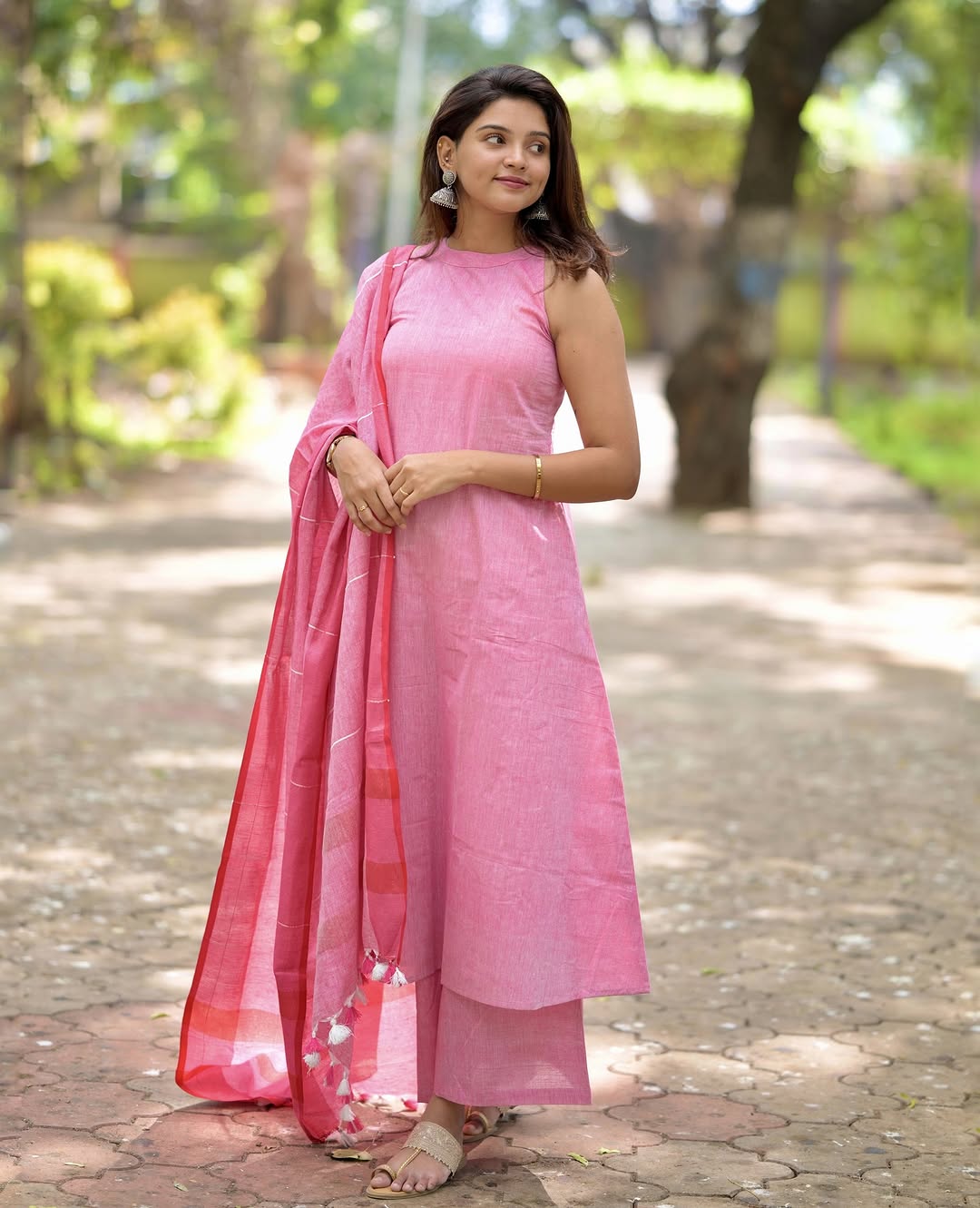 soft pink! π Grab this halter neck Khadi cotton set