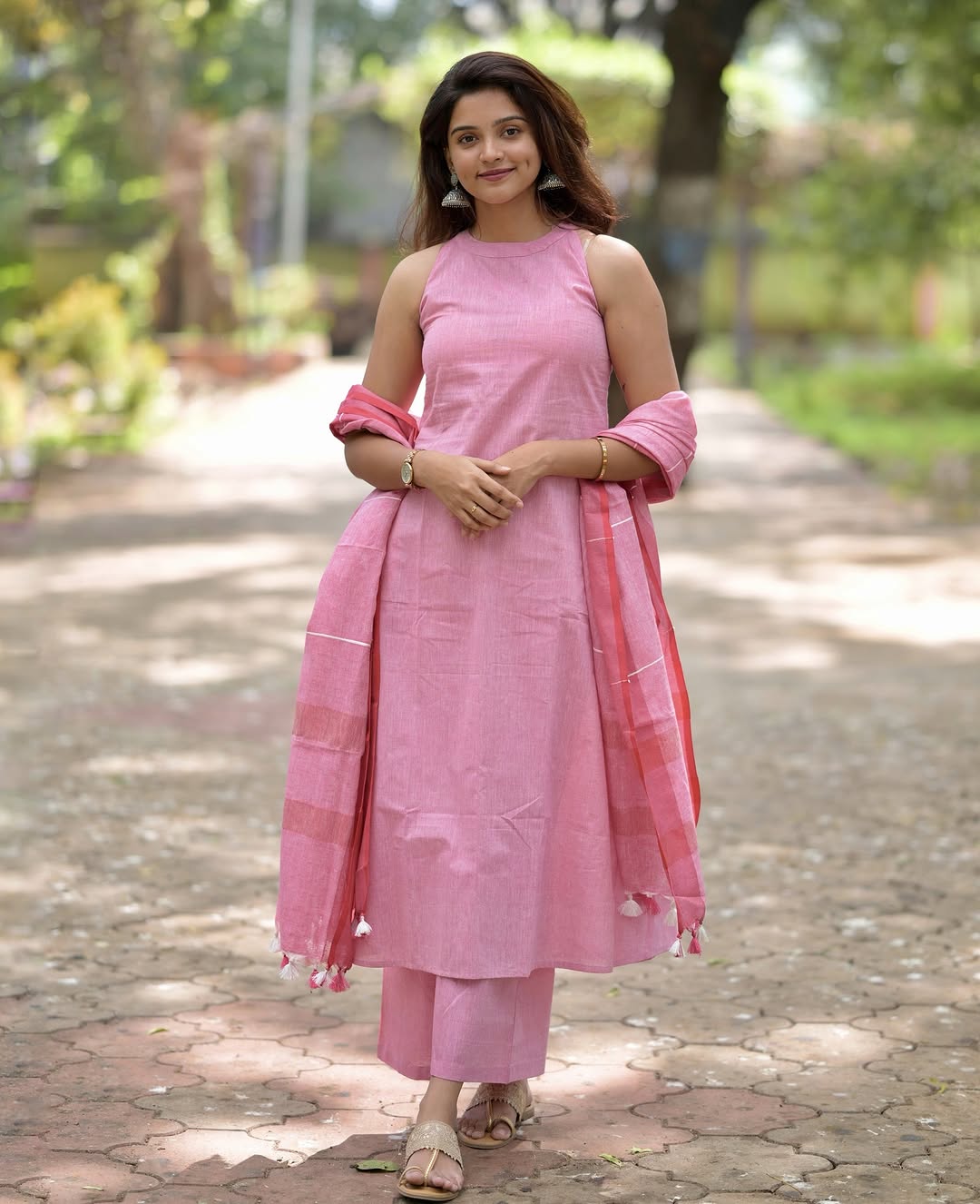 soft pink! π Grab this halter neck Khadi cotton set