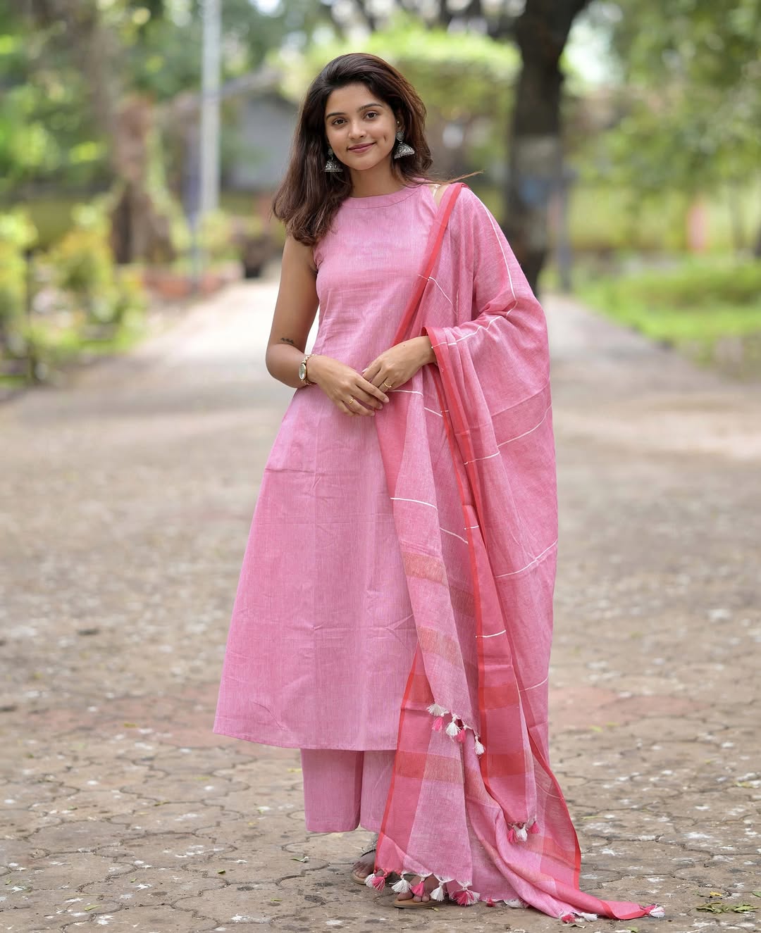 soft pink! π Grab this halter neck Khadi cotton set