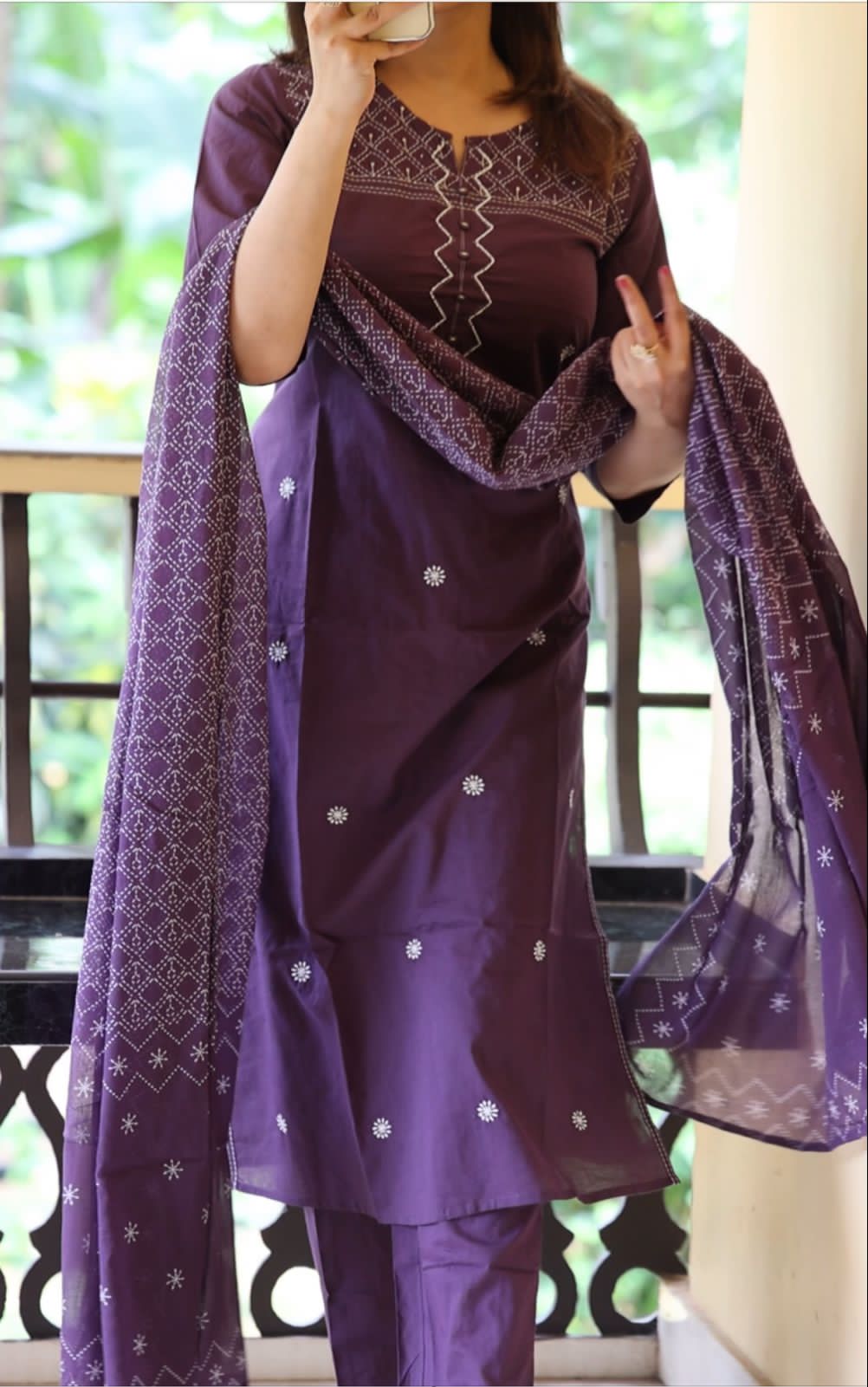 Women Pearl work detailing festival wear kurta pant dupatta set
🤩*KURTI*🤩