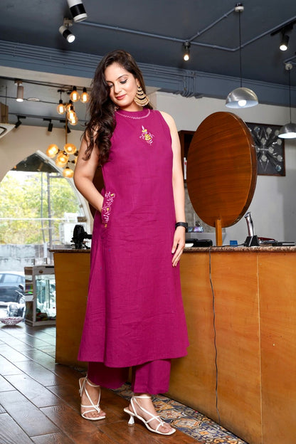 Women Beautifully aline Cotton kurta set With beautiful embroidery on the neck & pocket