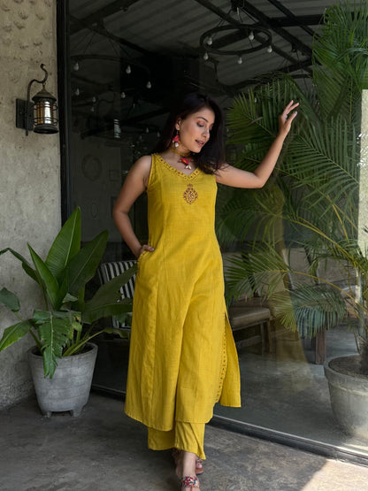 EMBROIDERY WORK A LINE KURTI PANT SET WITH BOTH SIDES POCKETS sett