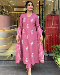 Graceful Ethnic Cotton Kurta Pant with Dupatta